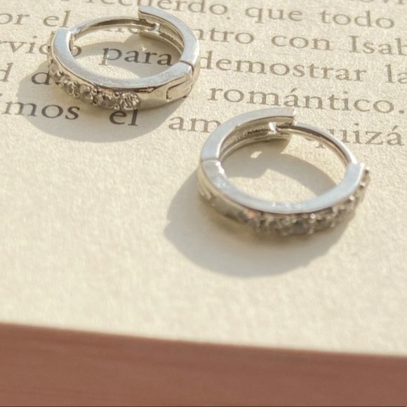 Alquimia Jewelry - WHITE GOLD PAVE HUGGIES